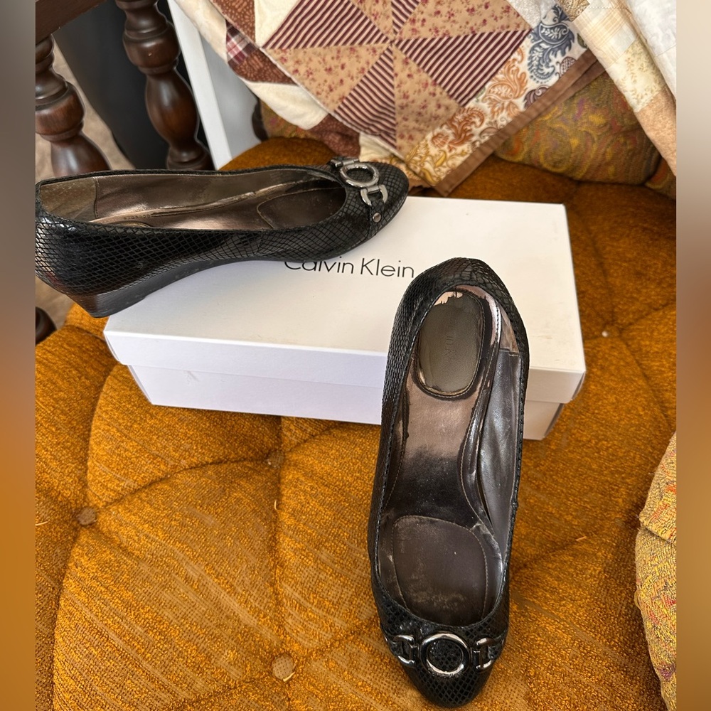 Calvin Klein Genoveva Glossy Patent Flats. Flats size 9.